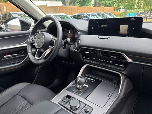 Certified 2025 MAZDA CX-70 Plug-In Hybrid w/ Premium Pkg AWD/4WD image 12