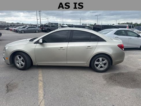Used 2016 Chevrolet Cruze LT w/ Technology Package FWD image 8
