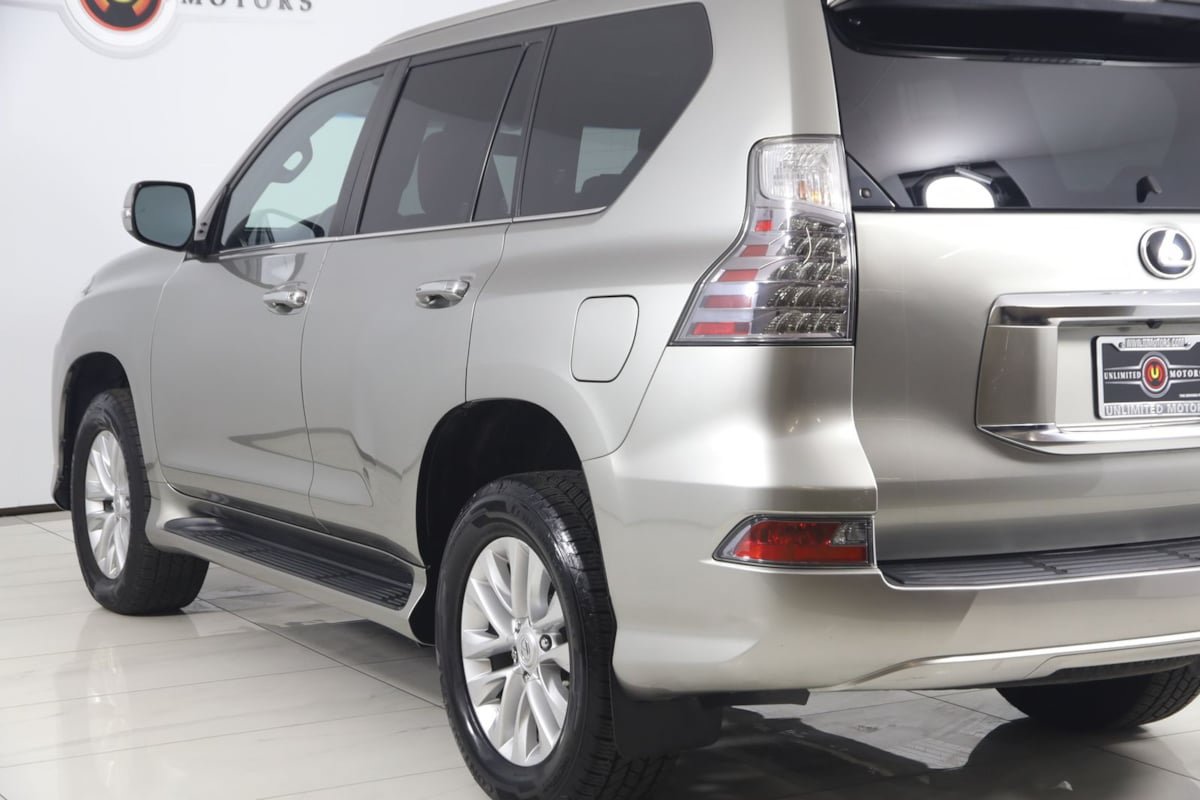 Used 2021 Lexus GX 460 w/ Accessory Package AWD/4WD image 22