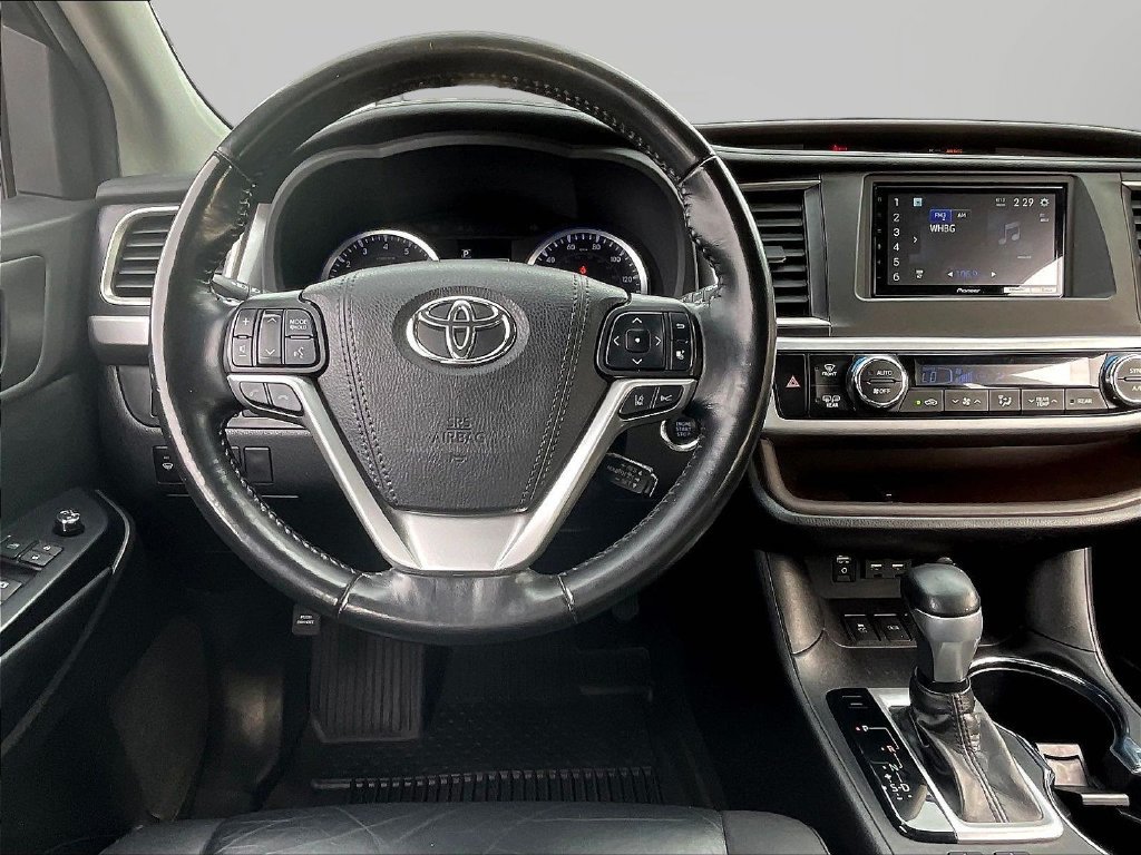 Used 2019 Toyota Highlander XLE AWD/4WD image 9