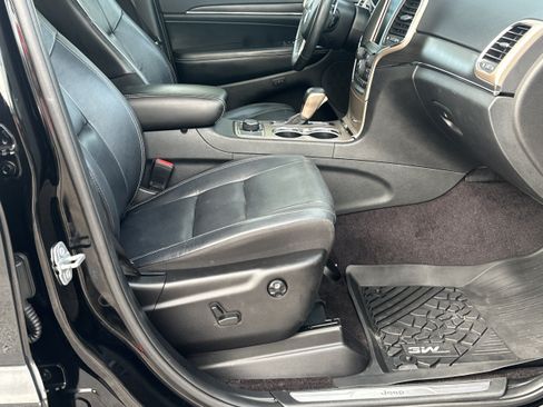 Used 2017 Jeep Grand Cherokee Limited AWD/4WD image 13