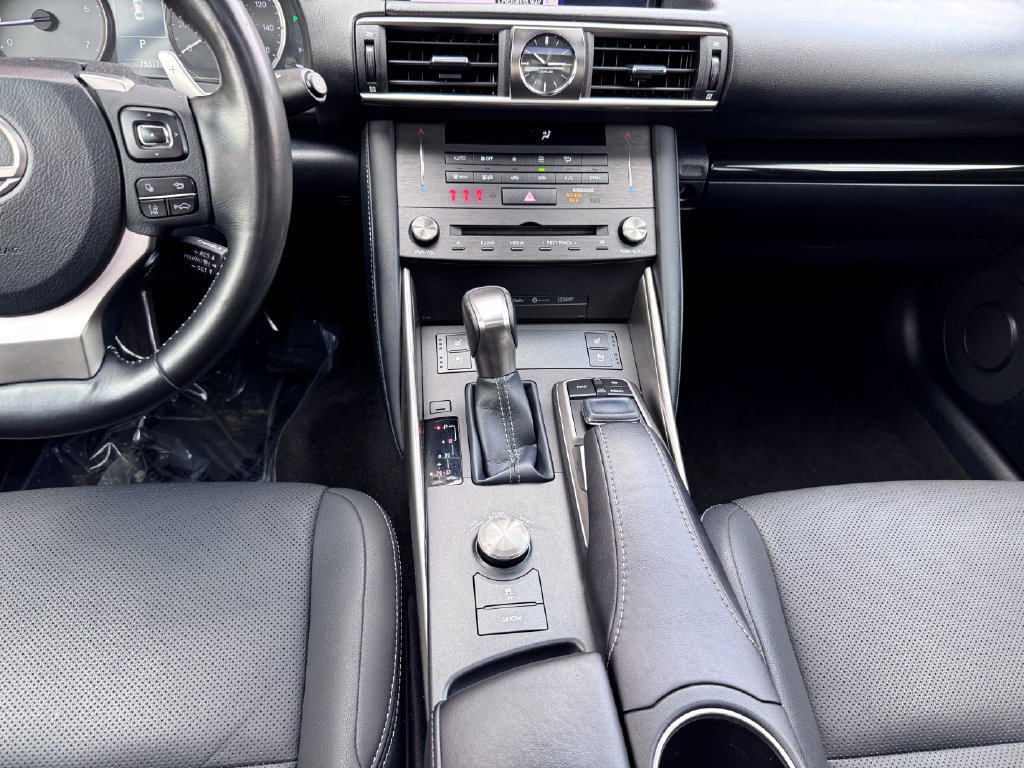 Used 2019 Lexus IS 300 AWD image 32