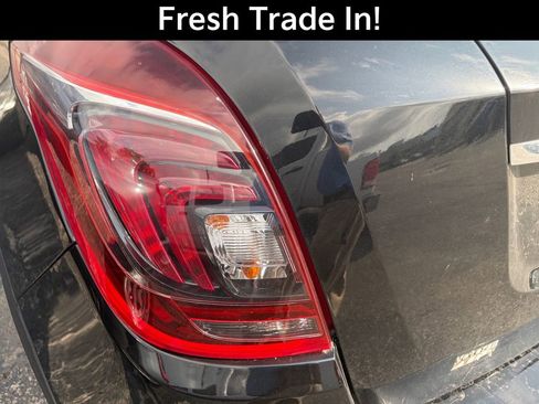 Used 2022 Buick Encore Preferred AWD/4WD image 11