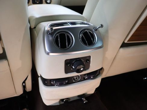 Used 2016 Rolls-Royce Ghost image 18
