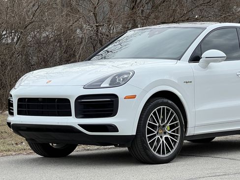 Certified 2023 Porsche Cayenne Platinum Edition image 10