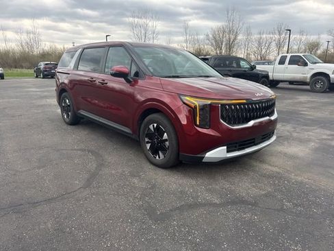 Certified 2025 Kia Carnival LXS image 3