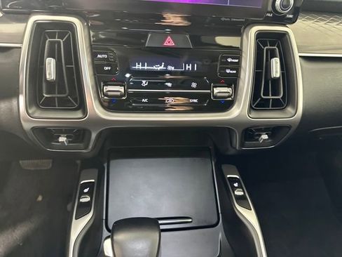 Used 2023 Kia Sorento S w/ Panoramic Sunroof Package image 23