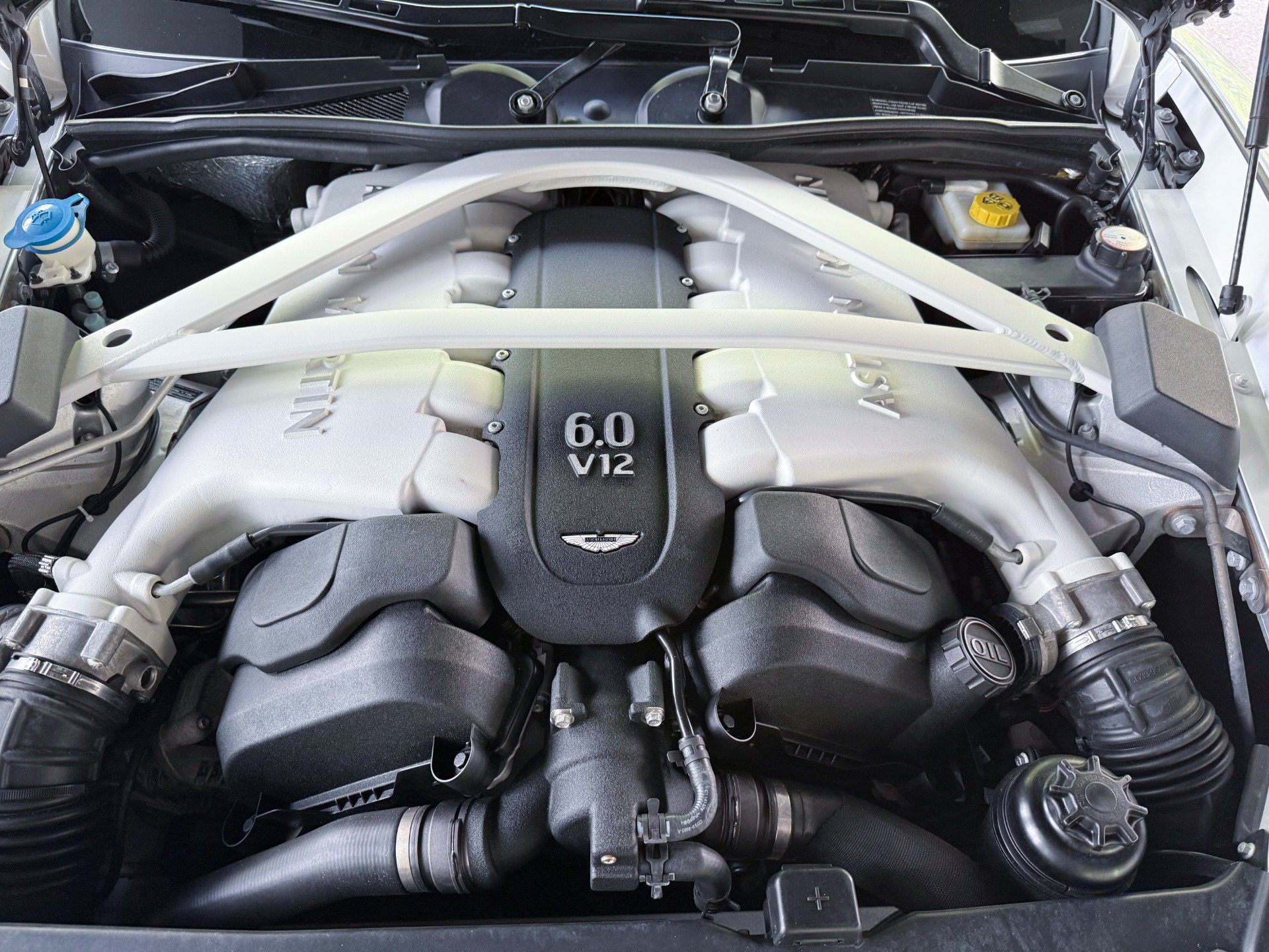 Used 2014 Aston Martin Vanquish Volante RWD image 41