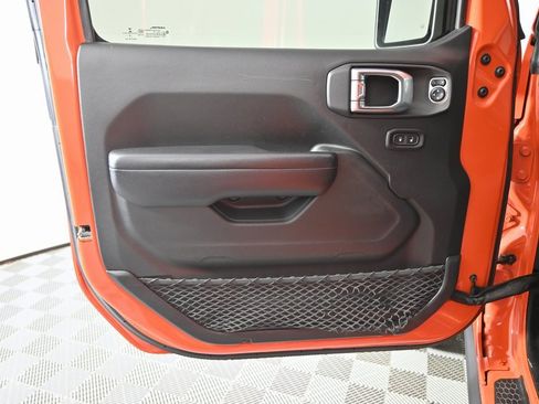 Used 2018 Jeep Wrangler Unlimited Rubicon w/ Dual Top Group image 19