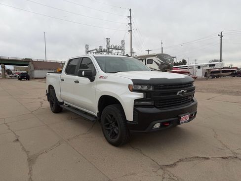 Used 2019 Chevrolet Silverado 1500 LT Trail Boss AWD/4WD image 2