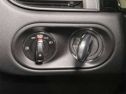 Used 2025 Porsche Macan image 37