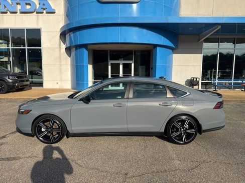 Used 2023 Honda Accord Sport image 8