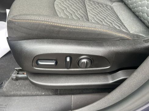 Used 2019 Chevrolet Equinox LT w/ Sun & Navigation Package image 21