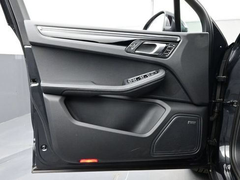Certified 2025 Porsche Macan AWD/4WD image 7