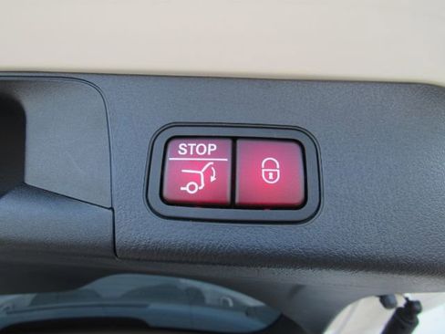 Used 2022 Mercedes-Benz EQB 300 4MATIC w/ Exclusive Package image 26