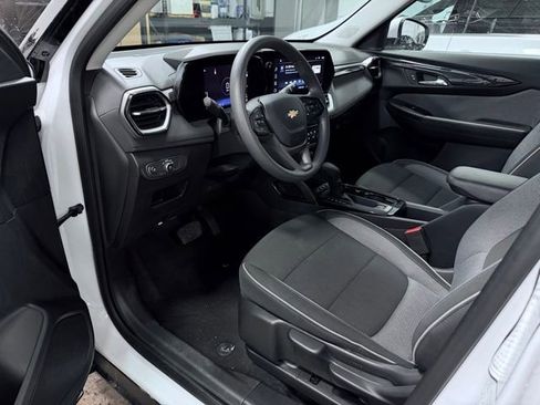 Used 2025 Chevrolet TrailBlazer LT AWD/4WD image 17
