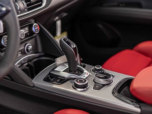 New 2025 Alfa Romeo Stelvio Sprint image 23