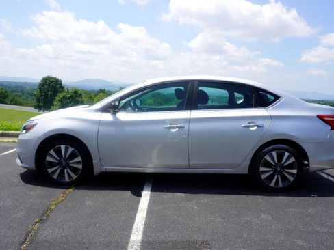 Used 2019 Nissan Sentra SV w/ Special Edition Package image 4