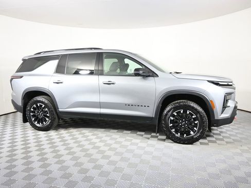 Used 2026 Chevrolet Traverse Z71 w/ LPO, Floor Liner Package AWD/4WD image 8