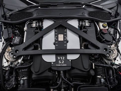 Used 2022 Aston Martin DBS Superleggera Volante RWD image 39