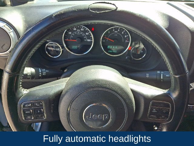 Used 2014 Jeep Wrangler Unlimited Sahara w/ Connectivity Group AWD/4WD image 4