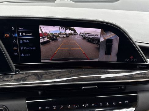 Used 2021 Cadillac Escalade ESV Premium Luxury image 24