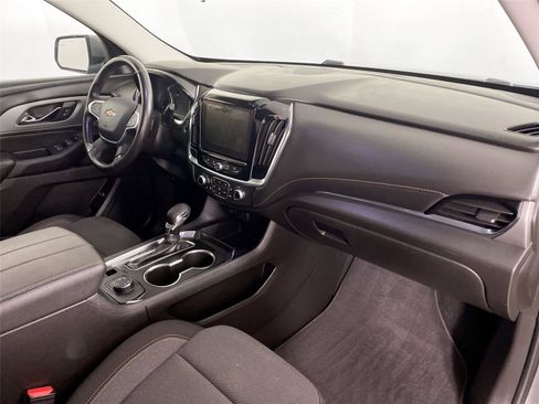 Used 2021 Chevrolet Traverse LT image 28