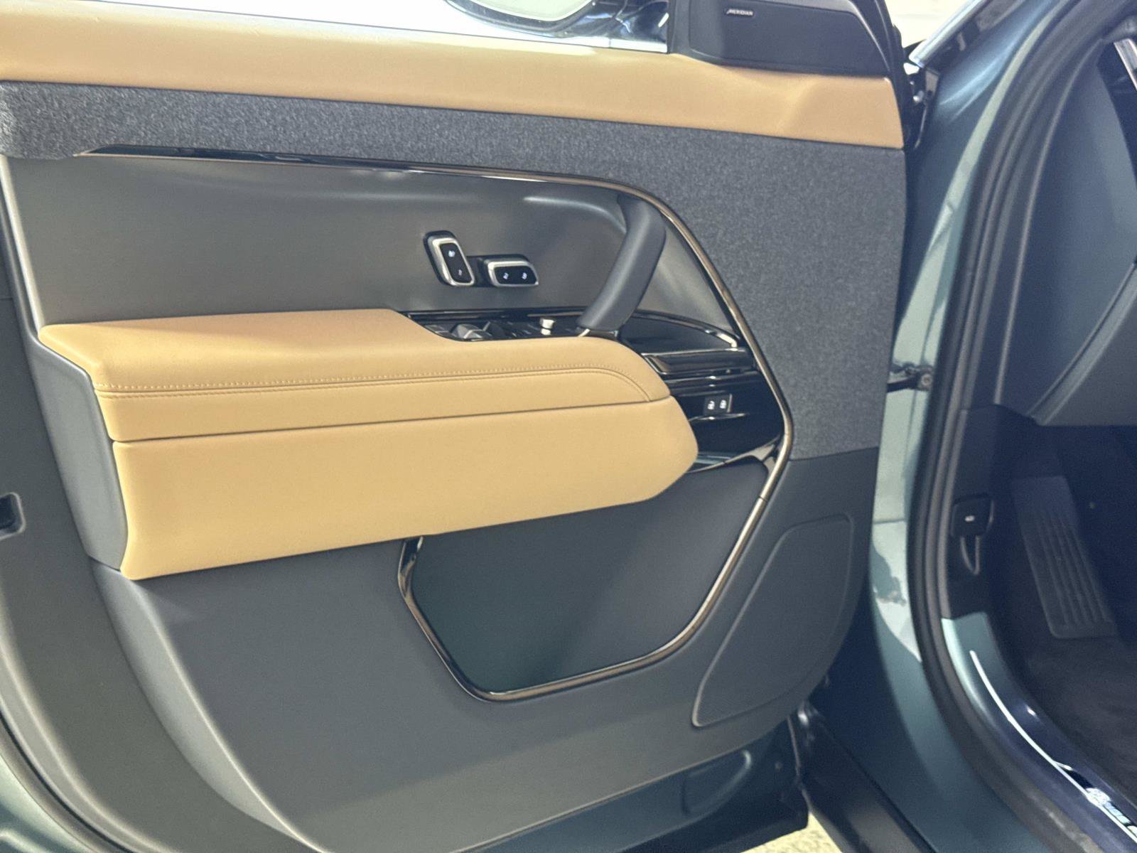 New 2027 Land Rover Range Rover Sport SE AWD/4WD image 18