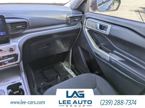 Used 2022 Ford Explorer XLT image 18