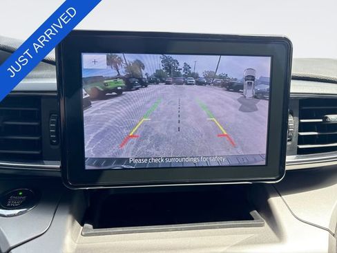 Used 2021 Ford Explorer XLT w/ Equipment Group 202A AWD/4WD image 17