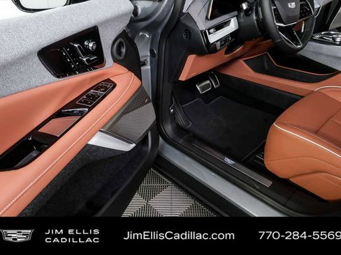 New 2026 Cadillac Optiq Luxury 2 RWD image 8