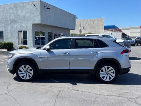 Used 2021 Volkswagen Atlas Cross Sport SE w/ Panoramic Sunroof Package FWD image 6