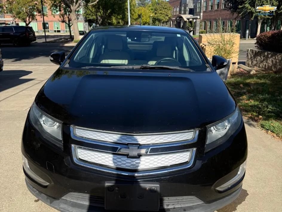 Used 2012 Chevrolet Volt Premium w/ Premium Trim Package FWD image 2