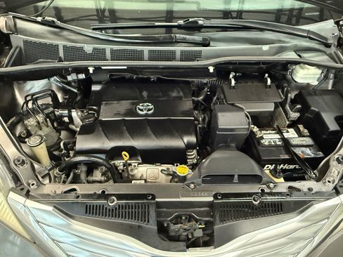 Used 2011 Toyota Sienna Limited image 39