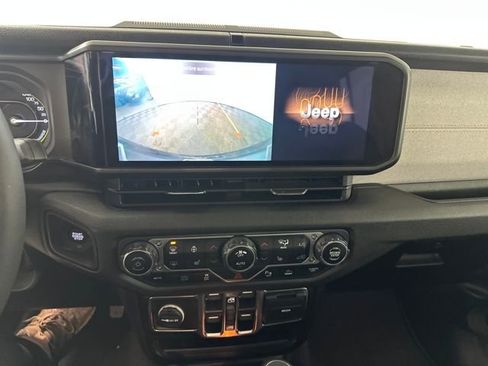 Used 2024 Jeep Wrangler Unlimited w/ Convenience Group image 22