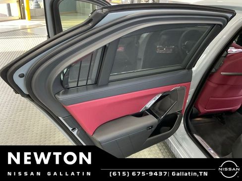 Used 2026 BMW 740i xDrive AWD/4WD image 38