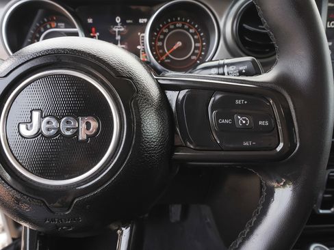 Used 2023 Jeep Gladiator Sport AWD/4WD image 18