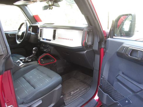 Used 2025 Ford Bronco Heritage Edition AWD/4WD image 16