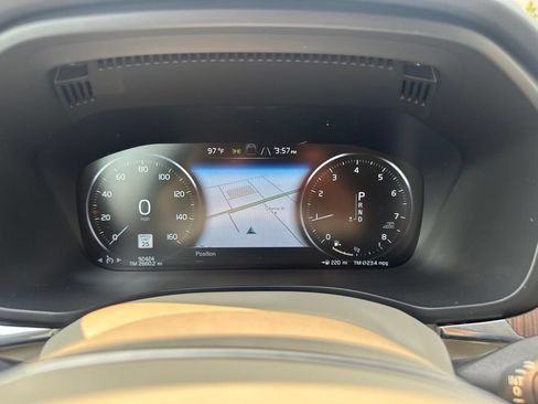Used 2019 Volvo XC60 T6 Momentum w/ Multimedia Package AWD/4WD image 13
