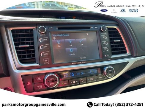 Used 2017 Toyota Highlander Limited image 23