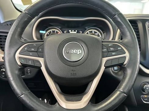 Used 2016 Jeep Cherokee Latitude w/ Comfort/Convenience Group FWD image 26