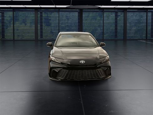 Used 2026 Toyota Camry SE image 7