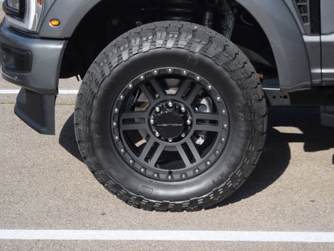 Used 2026 Ford F250 Lariat w/ Black Appearance Package image 29