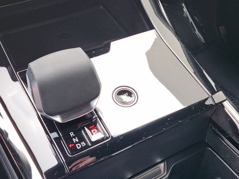 Certified 2025 Land Rover Range Rover Sport Dynamic SE image 19