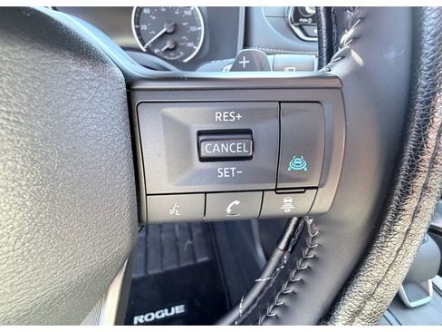 Used 2025 Nissan Rogue SV image 15