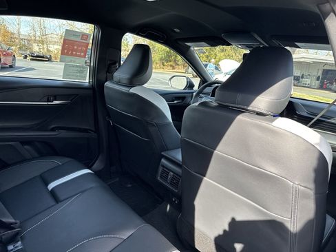 New 2025 Toyota Camry SE w/ Convenience Package FWD image 29