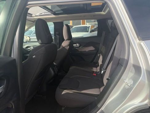 Used 2015 Jeep Cherokee Latitude w/ Comfort/Convenience Group image 26