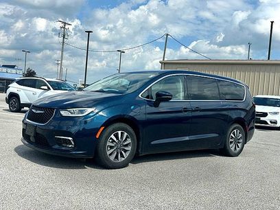 Used 2023 Chrysler Pacifica Touring-L