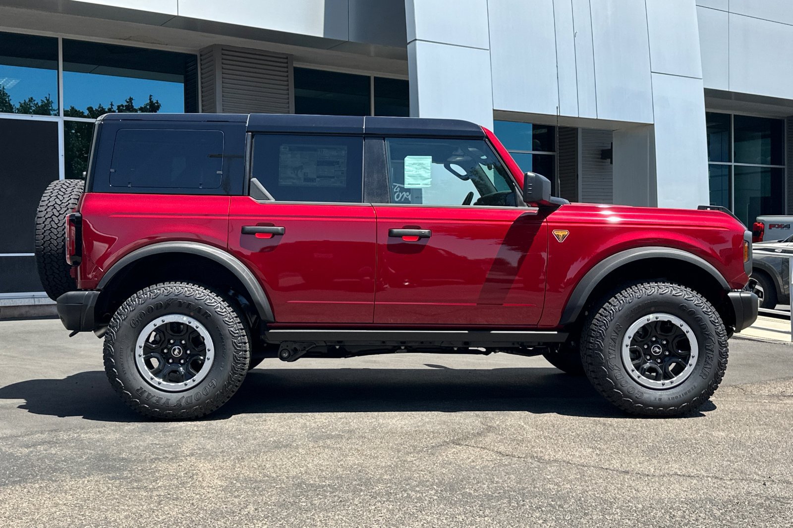 New 2026 Ford Bronco Badlands w/ Sasquatch Package AWD/4WD image 3
