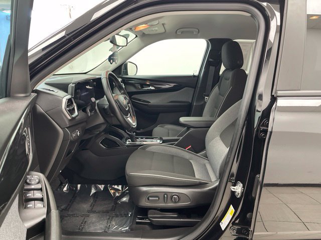 Used 2024 Chevrolet TrailBlazer LT w/ Convenience Package AWD/4WD image 9